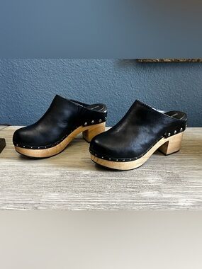 Chelsea & Violet Black Leather Wood-Platform Clogs